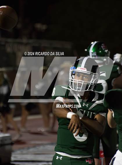 Thumbnail 1 in Strake Jesuit vs Tompkins (UIL Football 6A D1 Bi-District) photogallery.