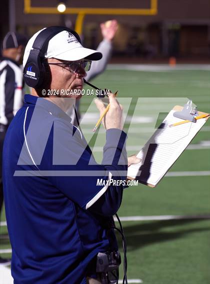 Thumbnail 1 in Strake Jesuit vs Tompkins (UIL Football 6A D1 Bi-District) photogallery.