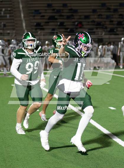 Thumbnail 2 in Strake Jesuit vs Tompkins (UIL Football 6A D1 Bi-District) photogallery.