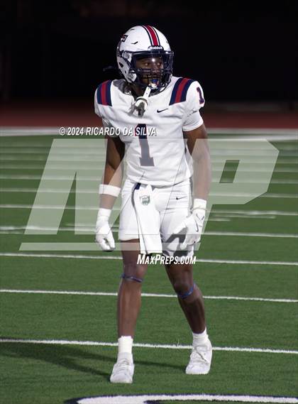 Thumbnail 2 in Strake Jesuit vs Tompkins (UIL Football 6A D1 Bi-District) photogallery.