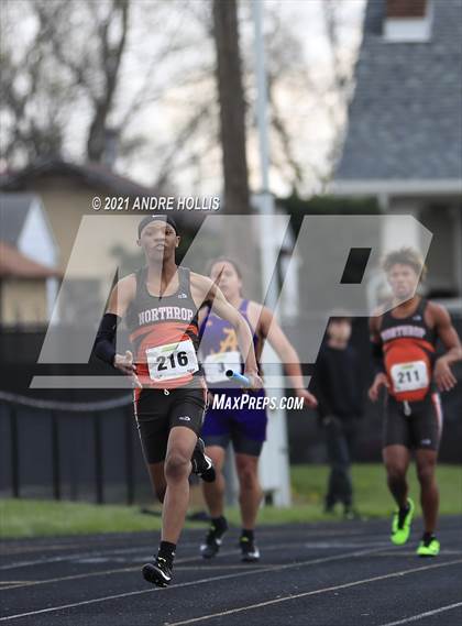 Thumbnail 3 in Fort Wayne North Side Relays photogallery.