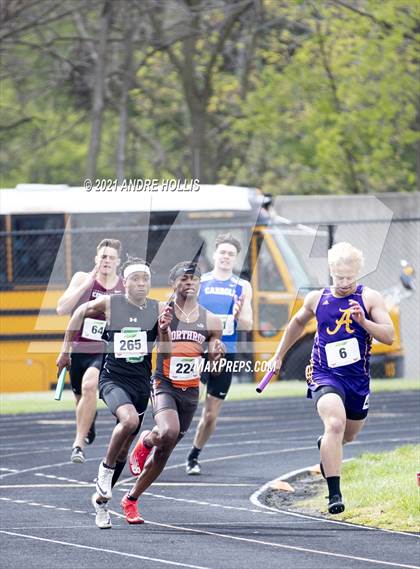 Thumbnail 2 in Fort Wayne North Side Relays photogallery.