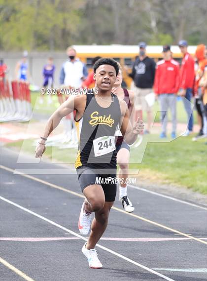 Thumbnail 1 in Fort Wayne North Side Relays photogallery.
