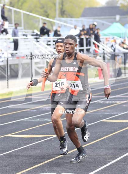 Thumbnail 1 in Fort Wayne North Side Relays photogallery.