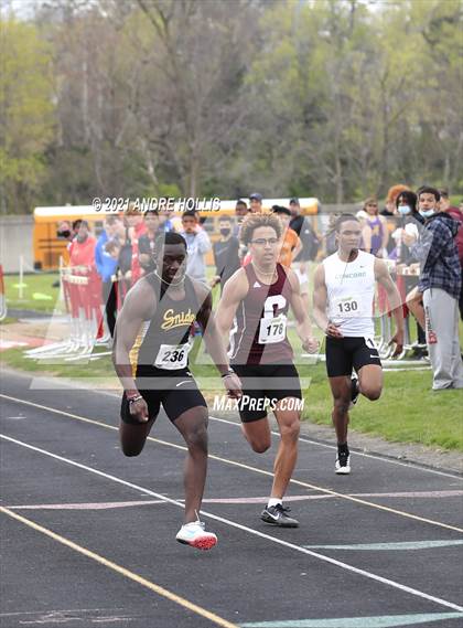 Thumbnail 1 in Fort Wayne North Side Relays photogallery.