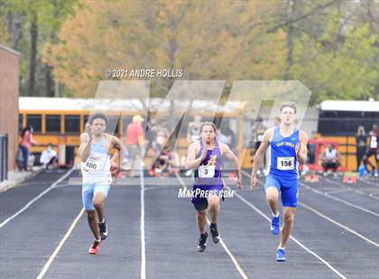 Thumbnail 1 in Fort Wayne North Side Relays photogallery.