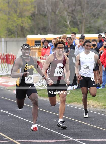 Thumbnail 3 in Fort Wayne North Side Relays photogallery.