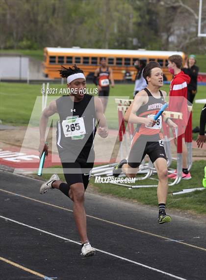 Thumbnail 3 in Fort Wayne North Side Relays photogallery.