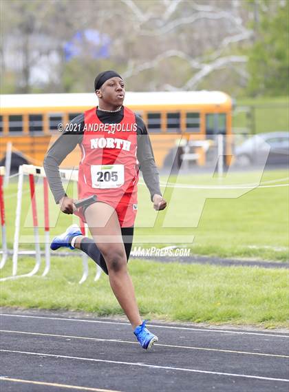 Thumbnail 1 in Fort Wayne North Side Relays photogallery.