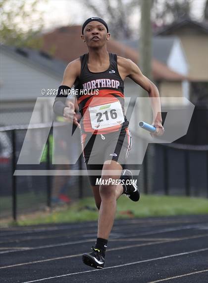 Thumbnail 3 in Fort Wayne North Side Relays photogallery.