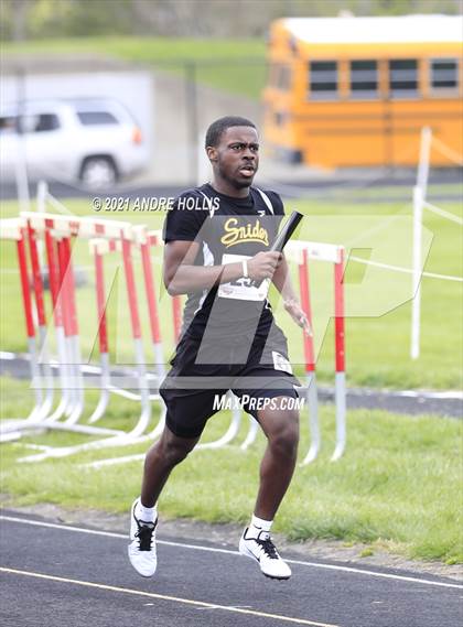 Thumbnail 1 in Fort Wayne North Side Relays photogallery.
