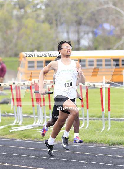 Thumbnail 3 in Fort Wayne North Side Relays photogallery.