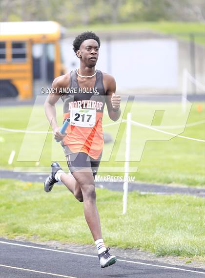 Thumbnail 2 in Fort Wayne North Side Relays photogallery.