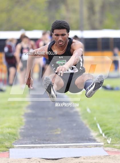 Thumbnail 3 in Fort Wayne North Side Relays photogallery.