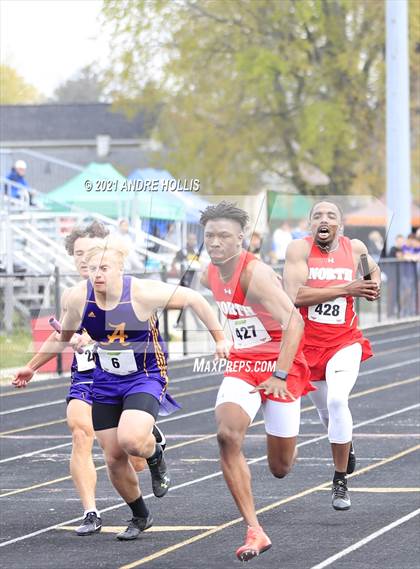 Thumbnail 2 in Fort Wayne North Side Relays photogallery.
