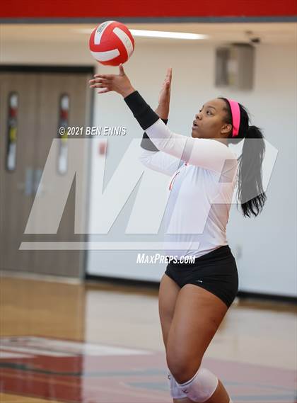 Thumbnail 3 in Wayne County vs Jonesboro (GHSA 5A Round 1 Playoff) photogallery.