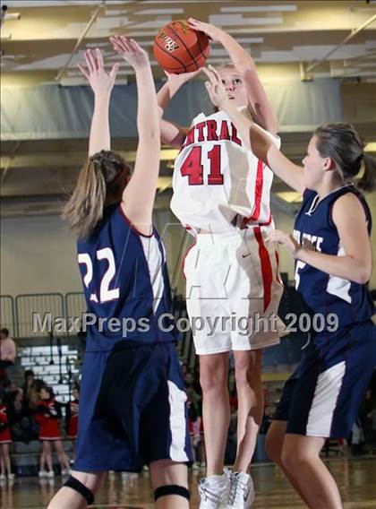 Thumbnail 3 in Dakota Ridge vs. Central High (2009 McDonald Classic) photogallery.