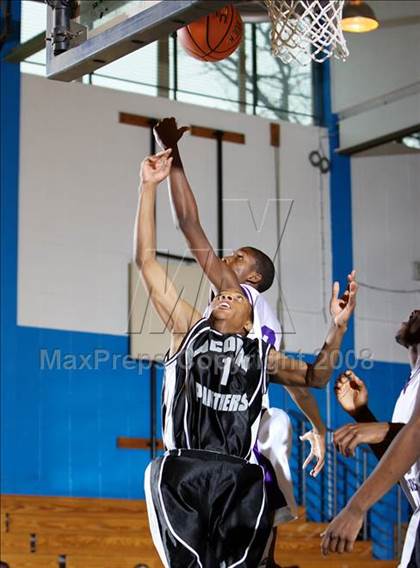 Thumbnail 1 in Hillcrest vs Acorn (Queens Jam Christmas Classic) photogallery.