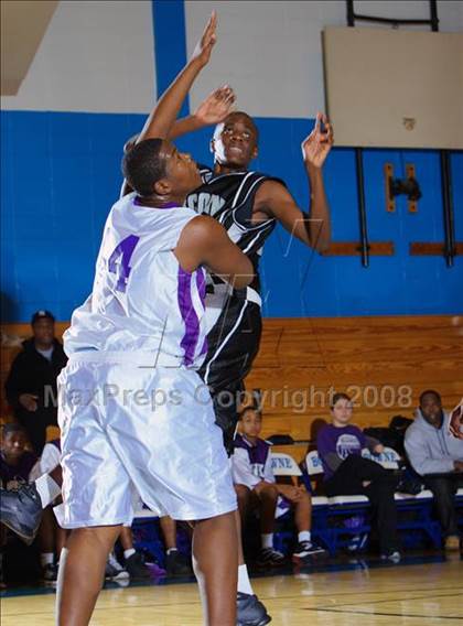 Thumbnail 2 in Hillcrest vs Acorn (Queens Jam Christmas Classic) photogallery.