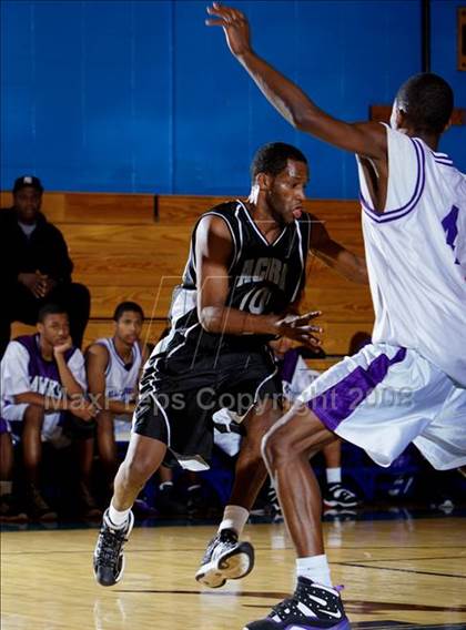 Thumbnail 3 in Hillcrest vs Acorn (Queens Jam Christmas Classic) photogallery.