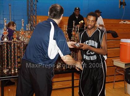 Thumbnail 2 in Hillcrest vs Acorn (Queens Jam Christmas Classic) photogallery.