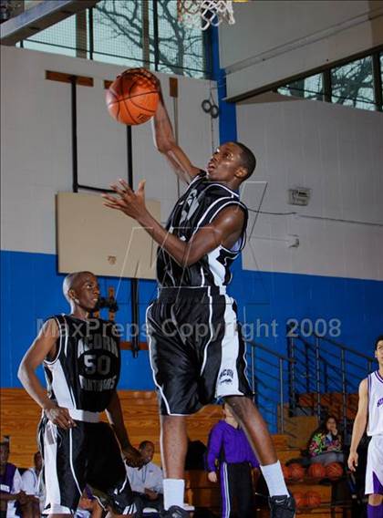 Thumbnail 3 in Hillcrest vs Acorn (Queens Jam Christmas Classic) photogallery.