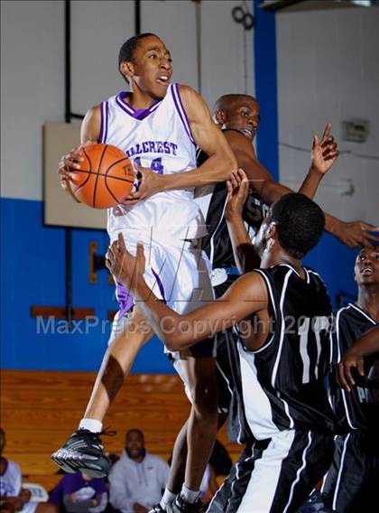 Thumbnail 2 in Hillcrest vs Acorn (Queens Jam Christmas Classic) photogallery.