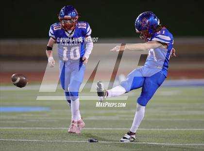 Thumbnail 3 in Haxtun vs. Akron (CHSAA 8-Man Final) photogallery.