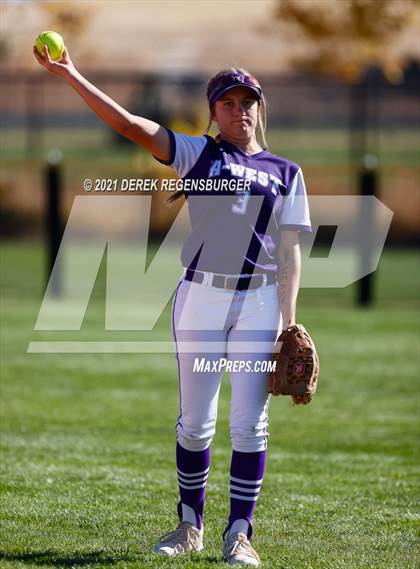Thumbnail 1 in Fossil Ridge vs Arvada West (CHSAA 5A Playoff Rd 1) photogallery.