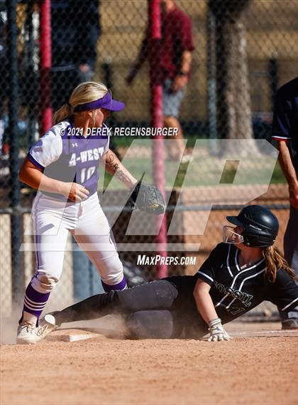 Thumbnail 3 in Fossil Ridge vs Arvada West (CHSAA 5A Playoff Rd 1) photogallery.