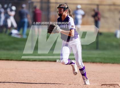 Thumbnail 3 in Fossil Ridge vs Arvada West (CHSAA 5A Playoff Rd 1) photogallery.