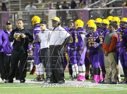 Thumbnail 2 in Paramount vs. Lynwood photogallery.
