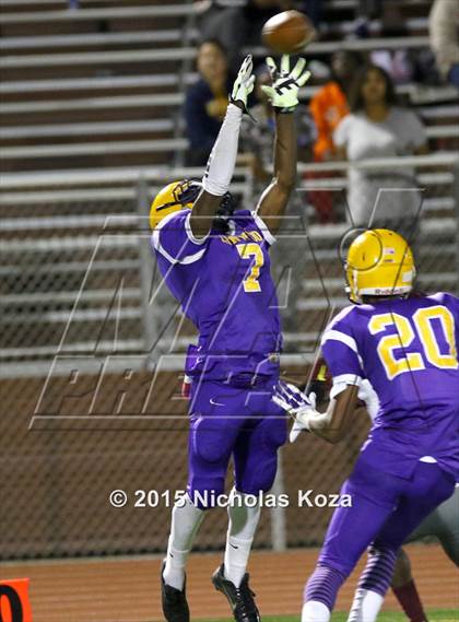 Thumbnail 3 in Paramount vs. Lynwood photogallery.