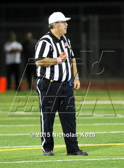 Thumbnail 2 in Paramount vs. Lynwood photogallery.