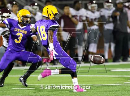 Thumbnail 2 in Paramount vs. Lynwood photogallery.