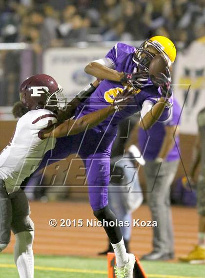 Thumbnail 3 in Paramount vs. Lynwood photogallery.