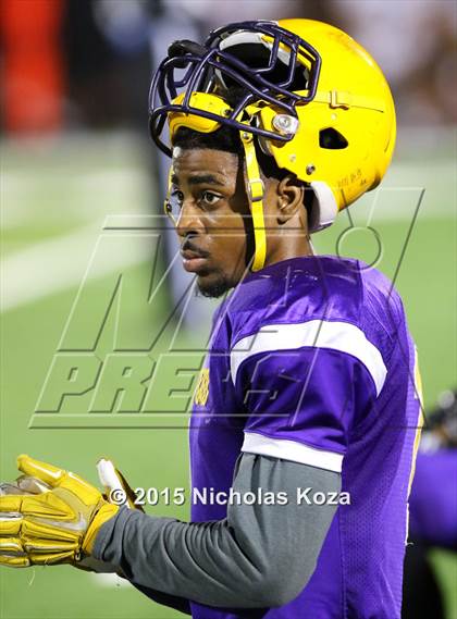 Thumbnail 3 in Paramount vs. Lynwood photogallery.