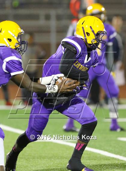 Thumbnail 1 in Paramount vs. Lynwood photogallery.
