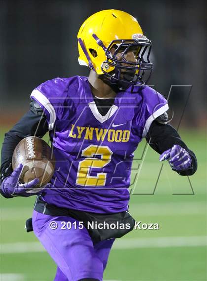 Thumbnail 1 in Paramount vs. Lynwood photogallery.