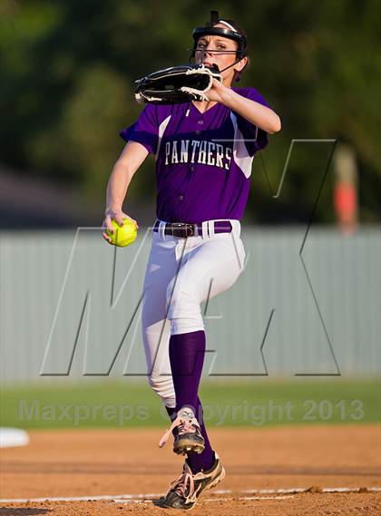 Thumbnail 3 in Little Cypress-Mauriceville vs Ridge Point (UIL 4A Region 3 Semifinal) photogallery.