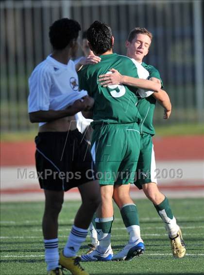 Thumbnail 2 in Poteet vs. W. Mesquite (Class 4A, Region II semifinals) photogallery.