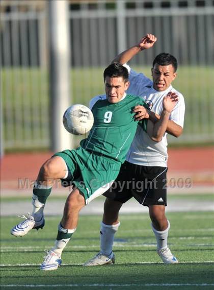 Thumbnail 1 in Poteet vs. W. Mesquite (Class 4A, Region II semifinals) photogallery.