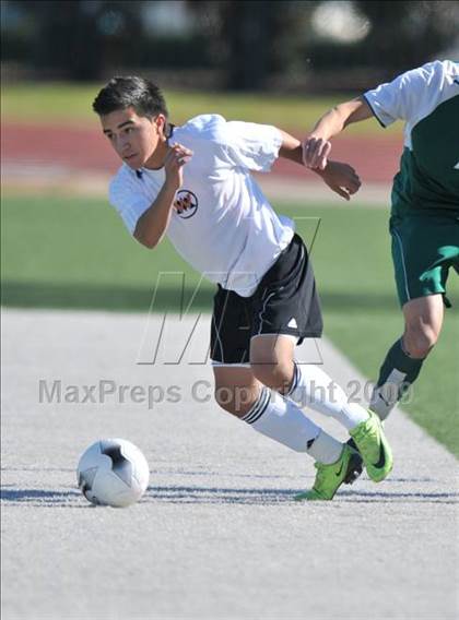 Thumbnail 2 in Poteet vs. W. Mesquite (Class 4A, Region II semifinals) photogallery.