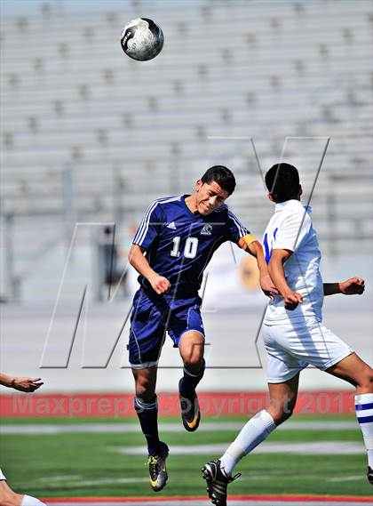 Thumbnail 2 in Lennox Academy vs. Nuview Bridge (CIF SS D7 Final) photogallery.