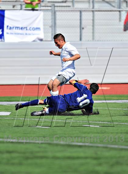 Thumbnail 2 in Lennox Academy vs. Nuview Bridge (CIF SS D7 Final) photogallery.