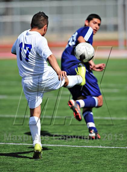 Thumbnail 3 in Lennox Academy vs. Nuview Bridge (CIF SS D7 Final) photogallery.