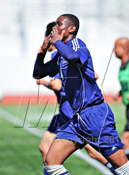 Thumbnail 2 in Lennox Academy vs. Nuview Bridge (CIF SS D7 Final) photogallery.