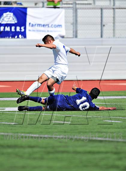 Thumbnail 3 in Lennox Academy vs. Nuview Bridge (CIF SS D7 Final) photogallery.