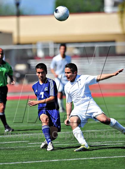 Thumbnail 2 in Lennox Academy vs. Nuview Bridge (CIF SS D7 Final) photogallery.