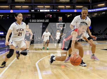 Thumbnail 3 in La Salle @ Oakland Tech (CIF State D3 Final) photogallery.